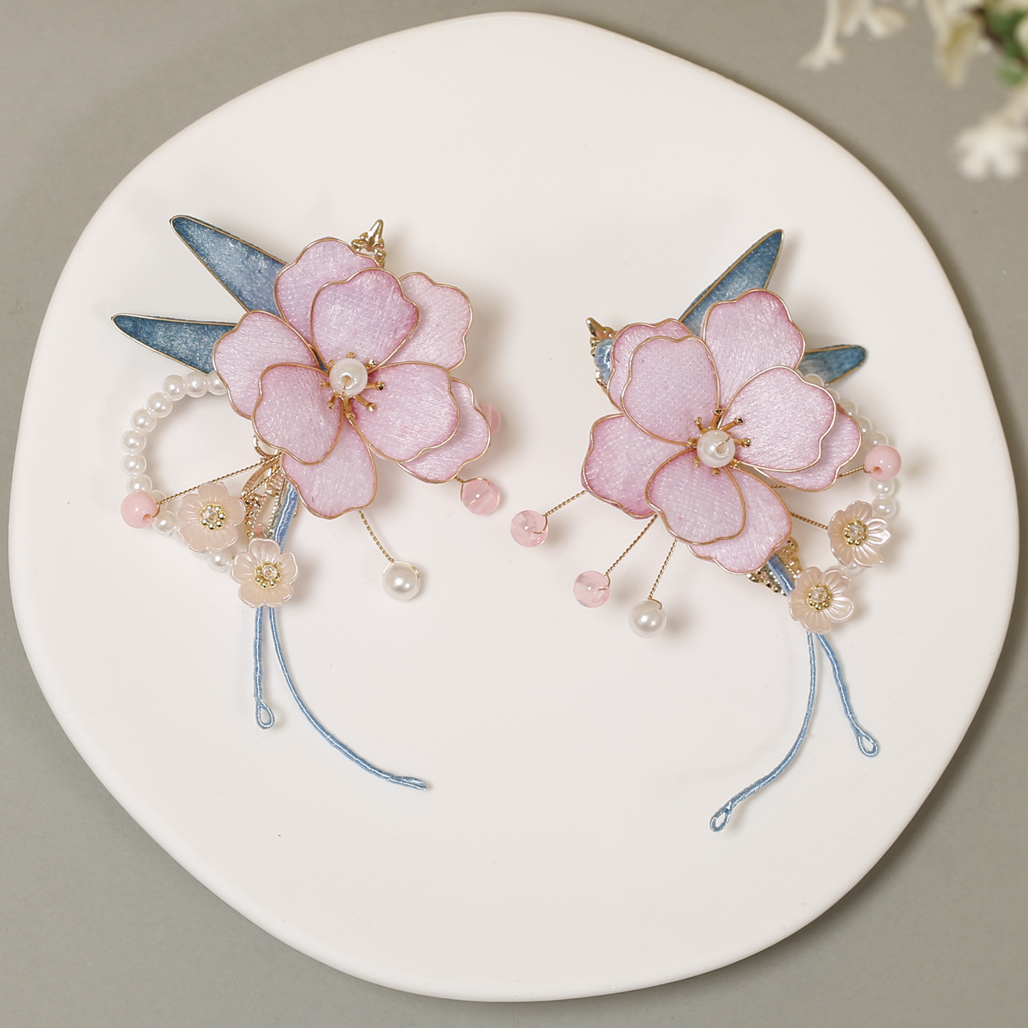 Paired flowers and hanging details · sample reference photograph